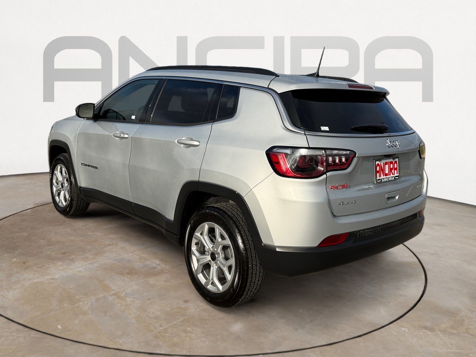 Used 2025 Silver Zynith Metallic Clearcoat Jeep Latitude image 8
