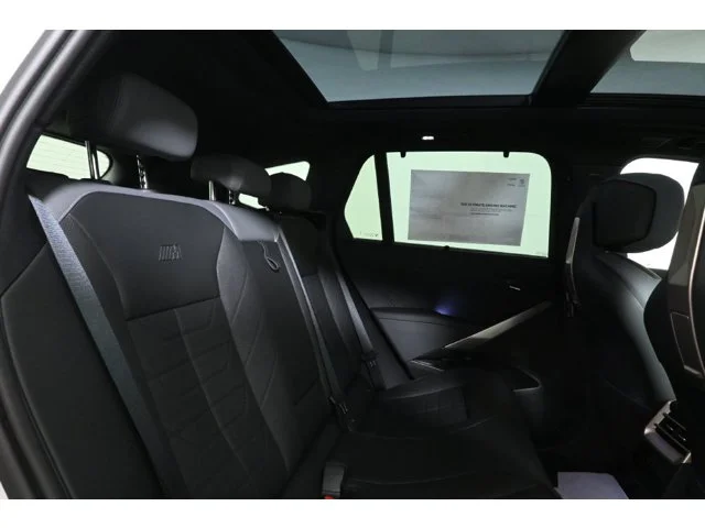New 2027 Mineral White Metallic BMW 40 xDrive image 29