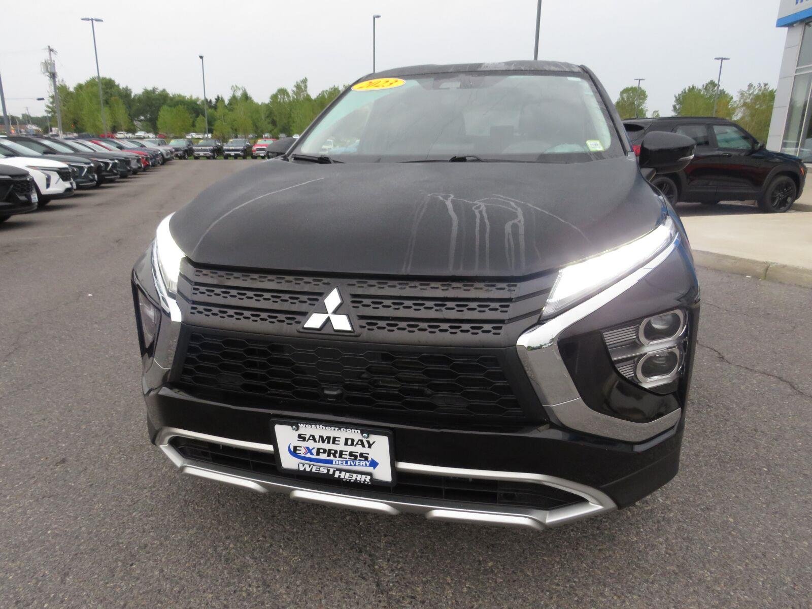 Used 2023 Labrador Black Pearl Mitsubishi SE image 14