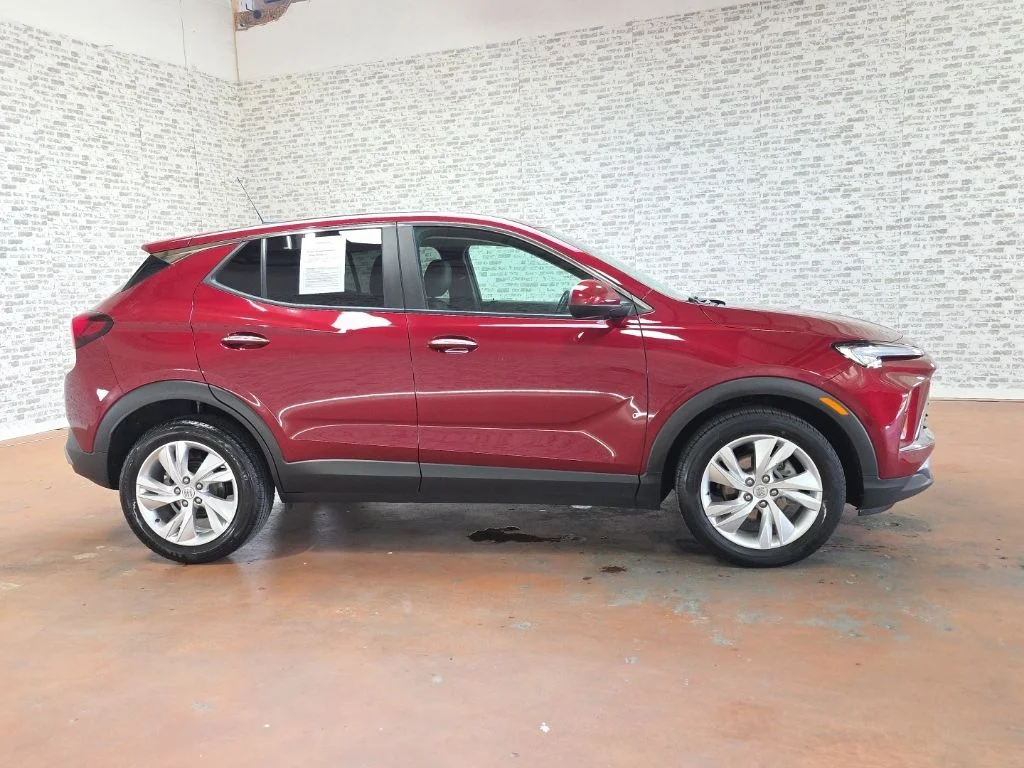 Used 2024 Red Buick Preferred image 3
