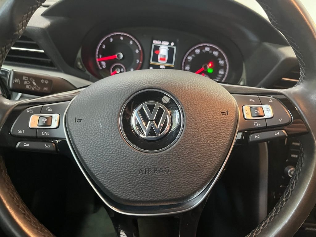 Certified Used 2020 Silver Volkswagen 2.0T SE image 21