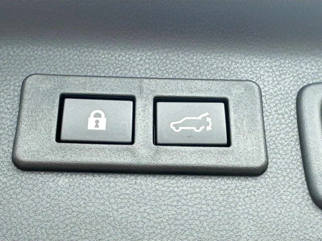 New 2026 CRYSTAL BLACK SILICA Subaru Premium image 34