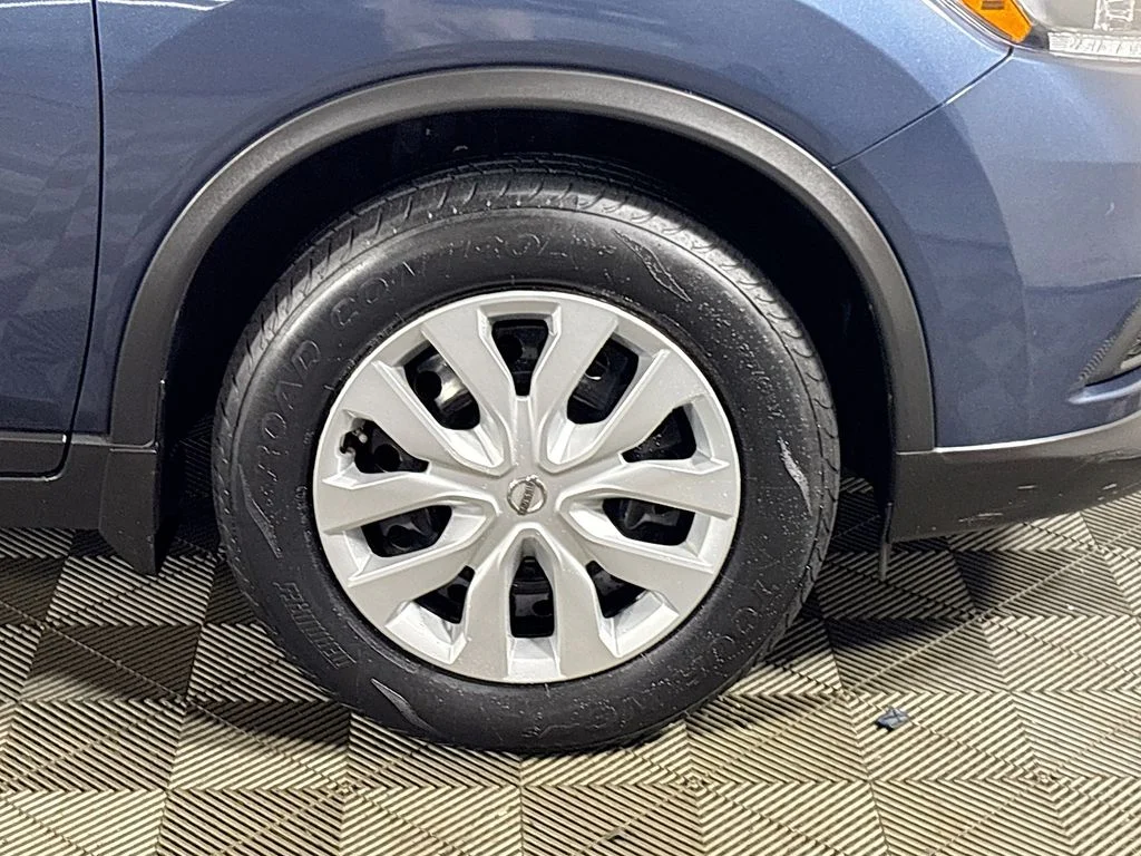 Used 2016 Blue Nissan S image 22