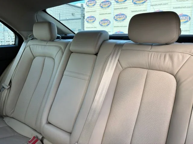 Used 2019 White Platinum Clearcoat Metallic Lincoln Select image 8