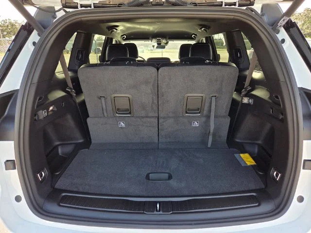 New 2027 Bright White Clear-Coat Paint Jeep Laredo Altitude image 16