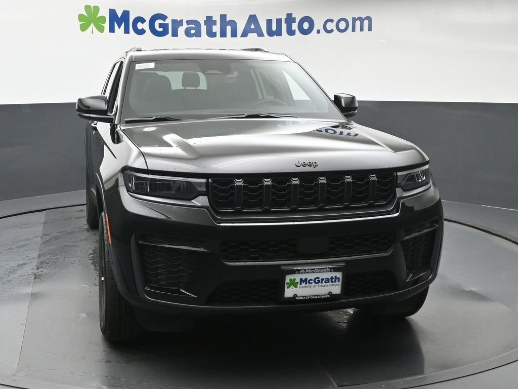 New 2026 Diamond Black Crystal Pearl-Coat Exterior Paint Jeep Altitude image 5