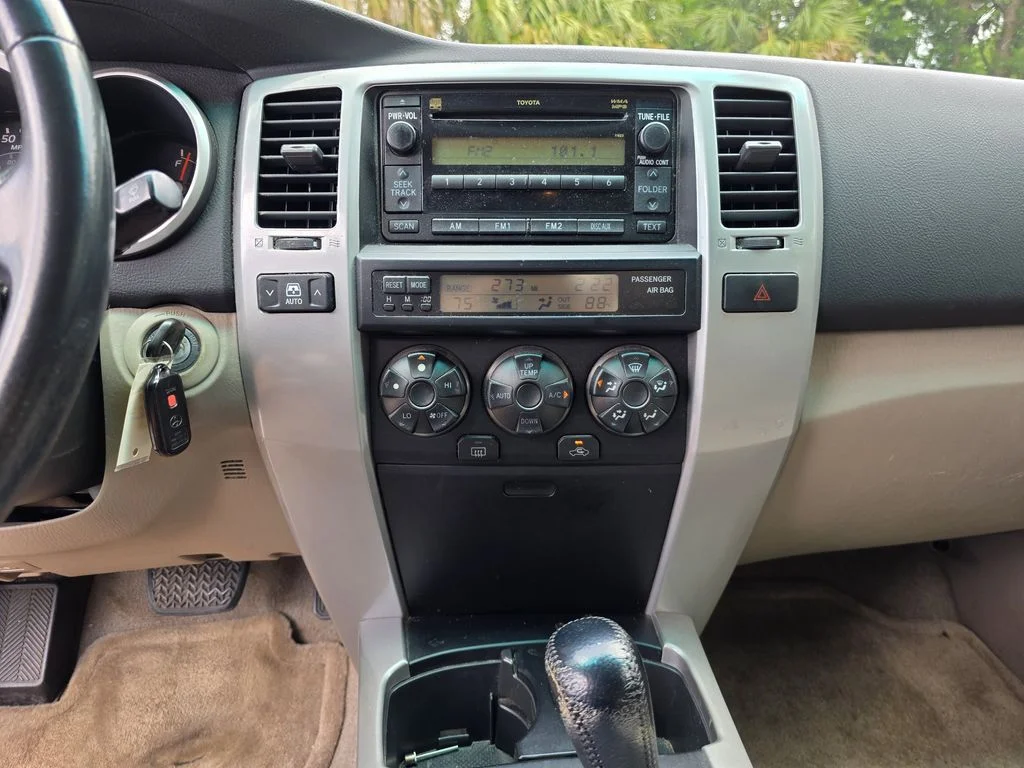 Used 2008 Silver Toyota SR5 image 19