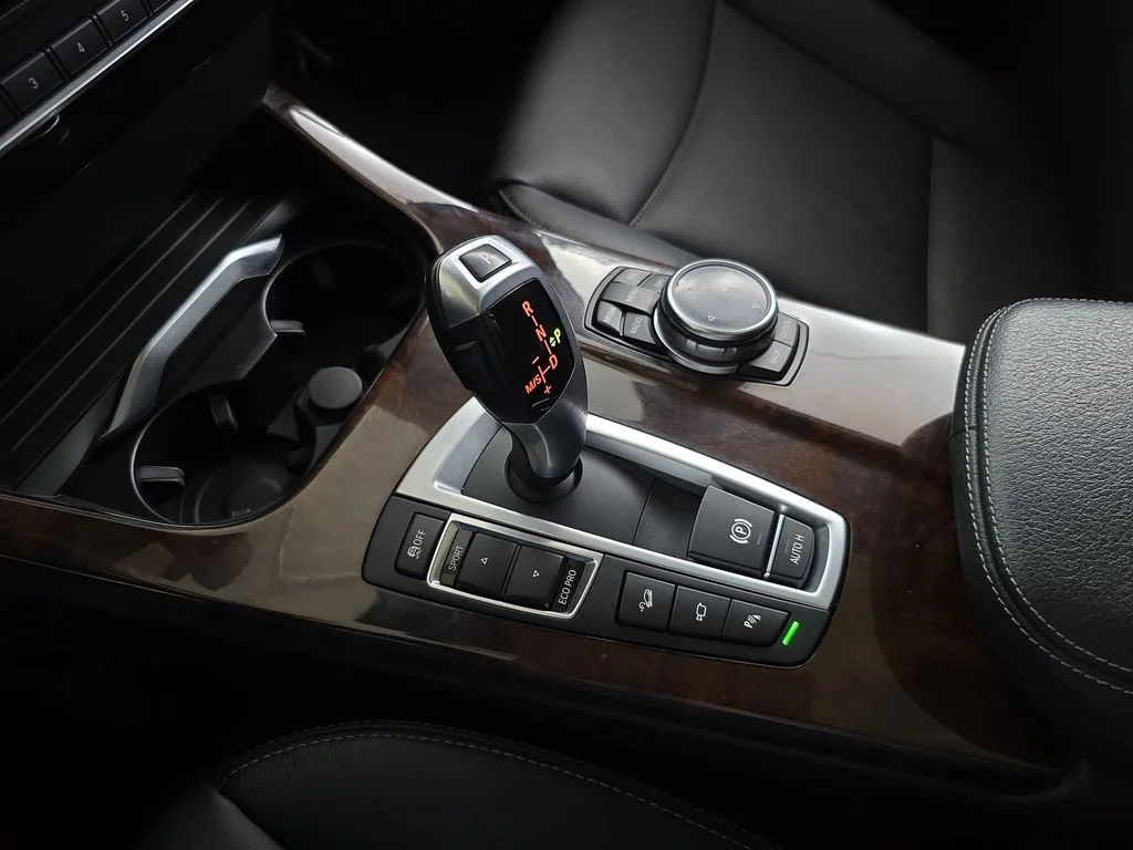 Used 2015 Space Gray Metallic BMW xDrive28d image 28