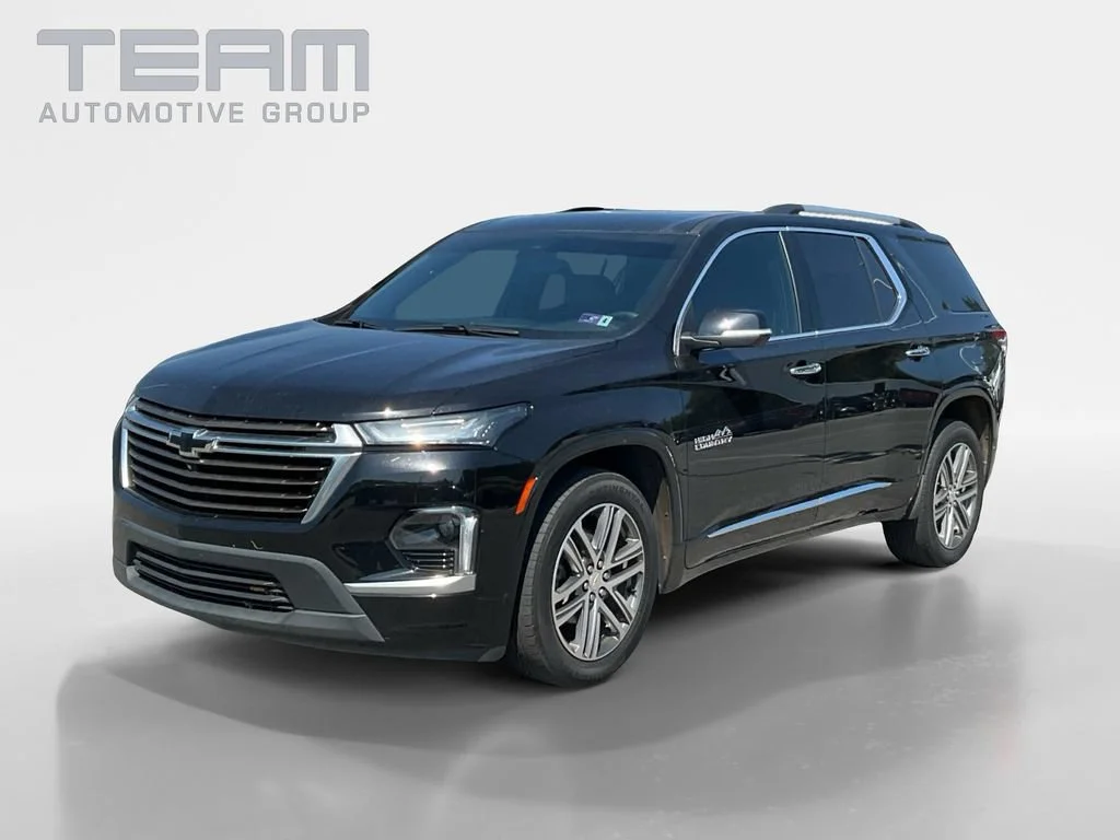 Used 2023 MOSAIC BLACK METALLIC Chevrolet High Country image 3