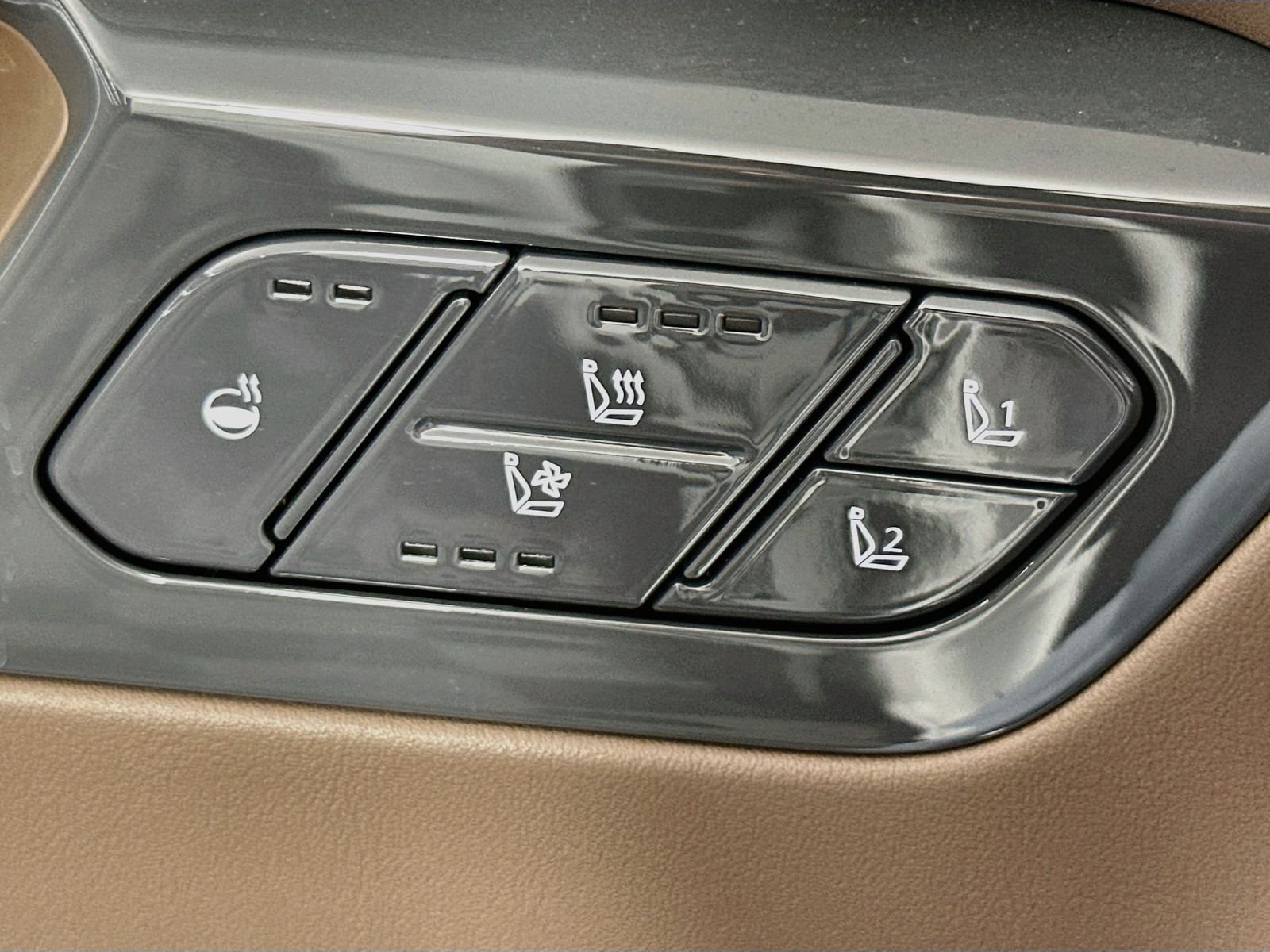 Used 2024 Snow White Pearl Kia Land image 20
