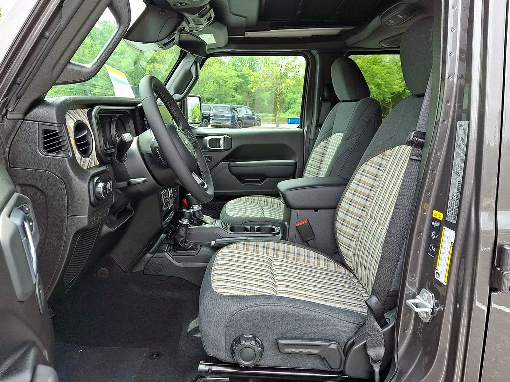 New 2026 Granite Crystal Metallic Clear-Coat Exterior Paint Jeep 85th Anniversary Edition image 9