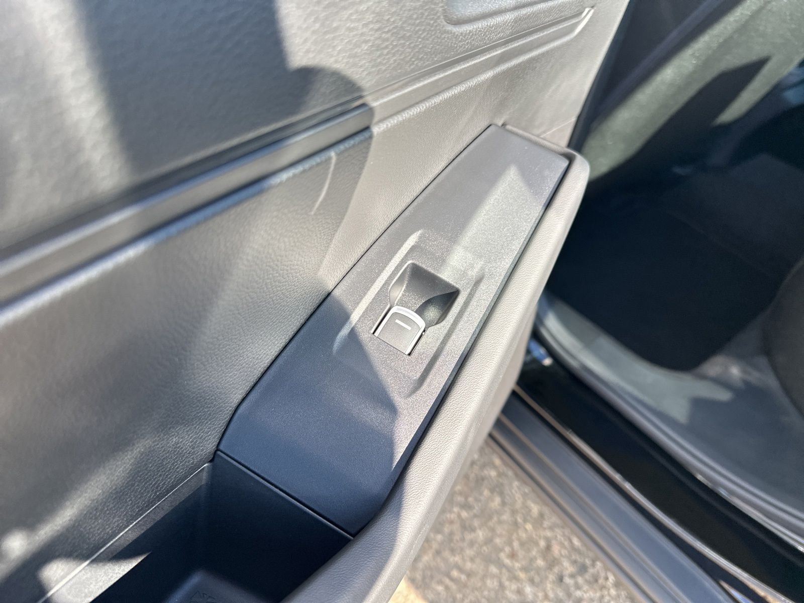 Certified Used 2025 Black Honda SE image 20