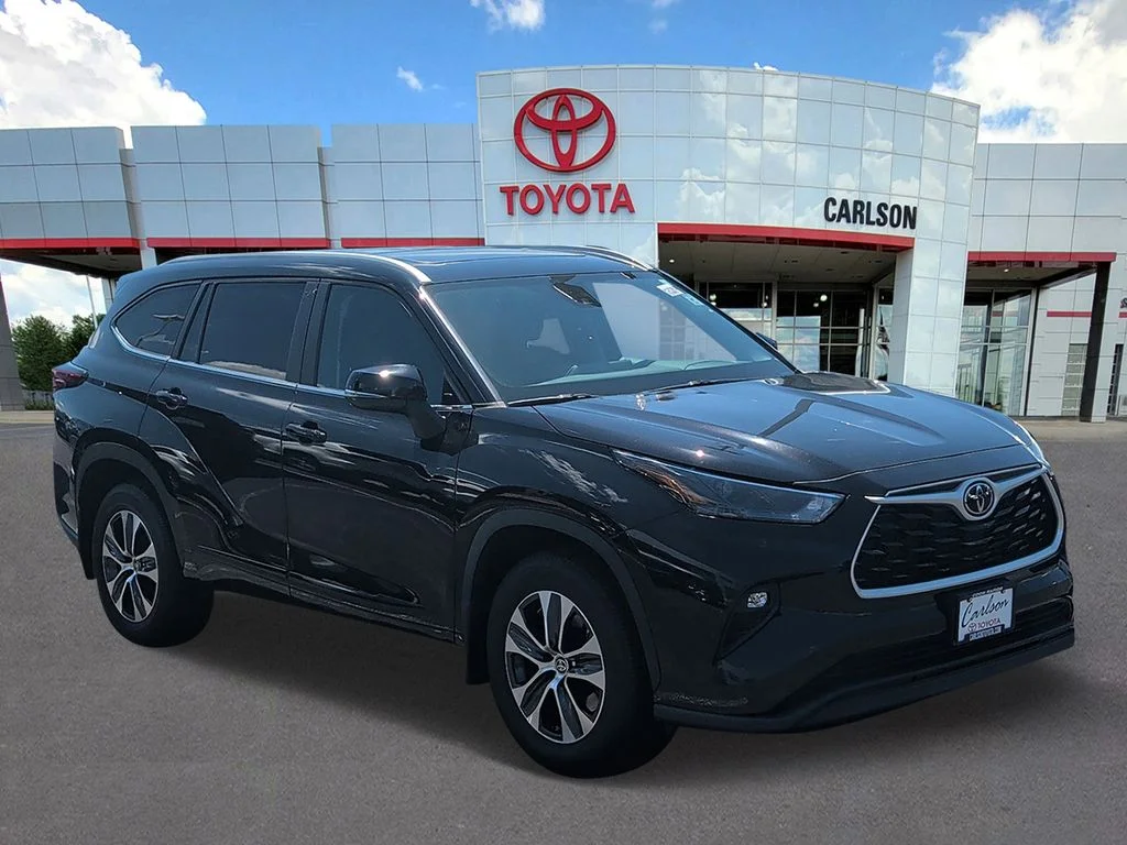 Used 2023 Toyota Highlander XLE with VIN 5TDKDRBH7PS021309 for sale in Minneapolis, Minnesota
