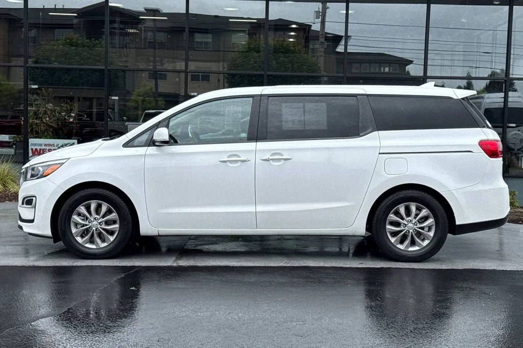Used 2021 Pearl Kia LX image 7