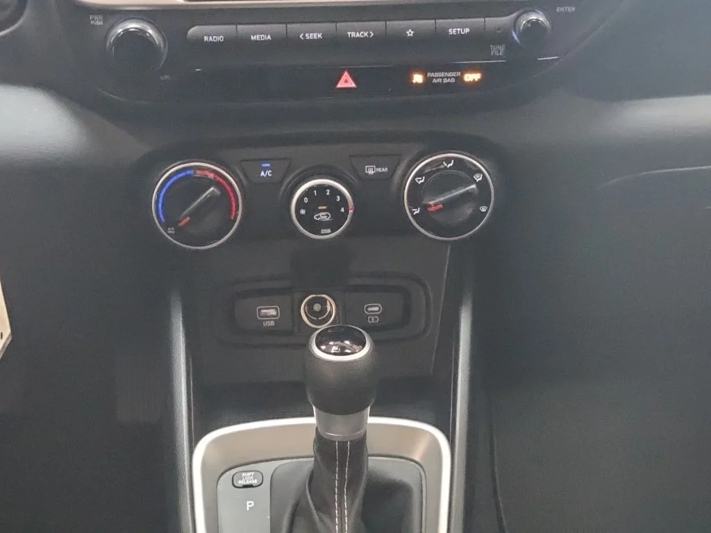 Used 2025 Lunar White Hyundai SE image 19