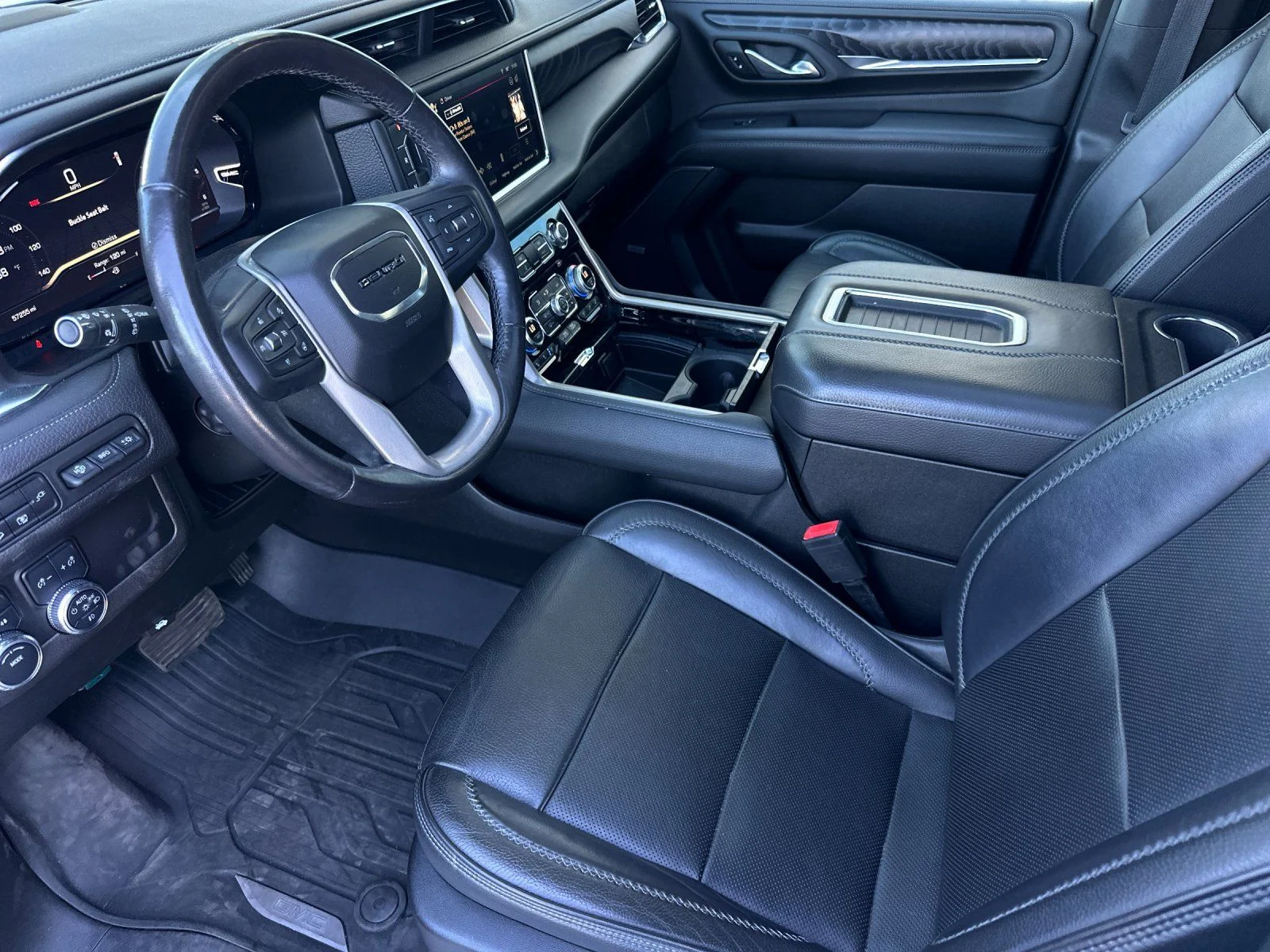 Used 2022 White Frost Tricoat GMC Denali image 9