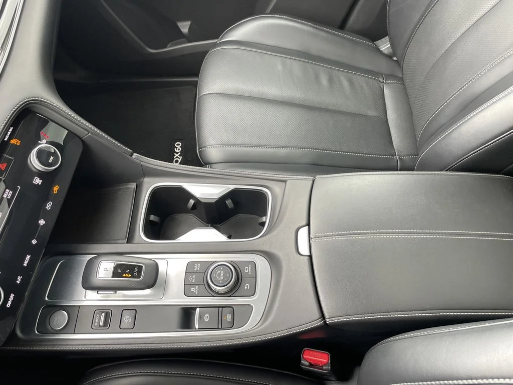 Used 2025 Majestic White INFINITI LUXE image 24