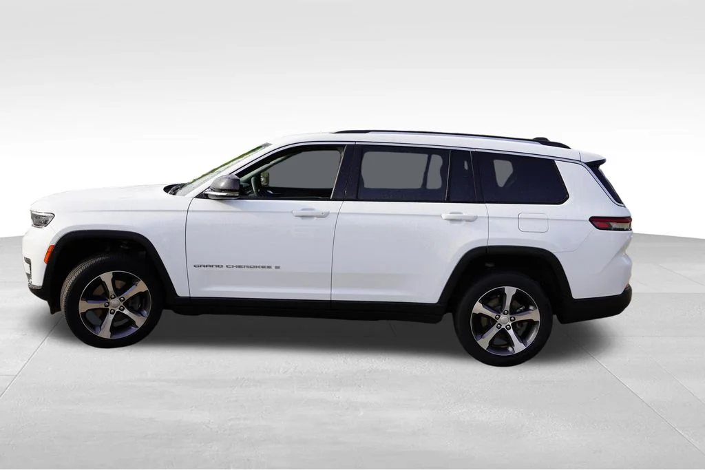 Used 2023 Bright White Clearcoat Jeep Limited image 11