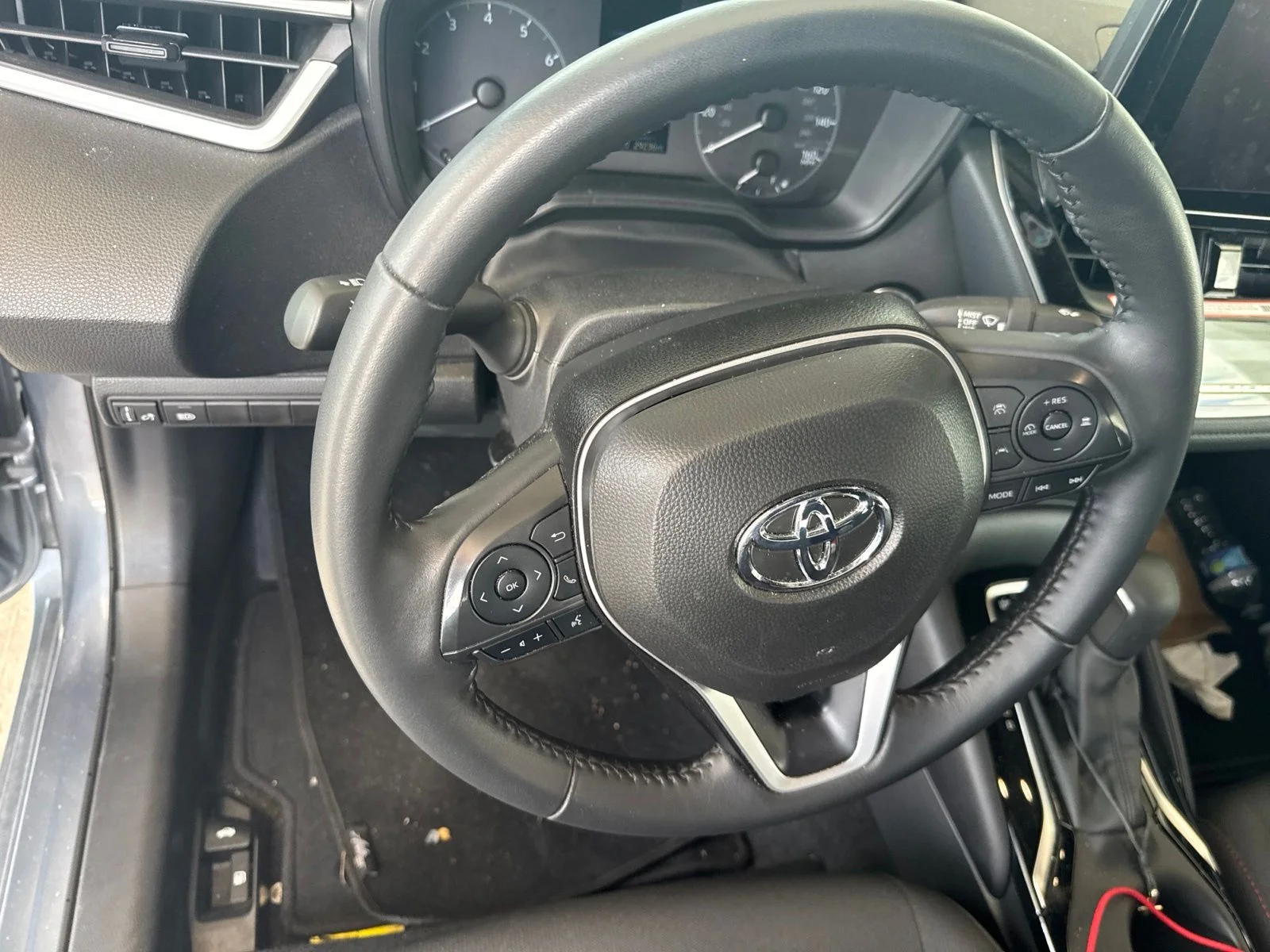 Used 2025  Toyota SE image 8