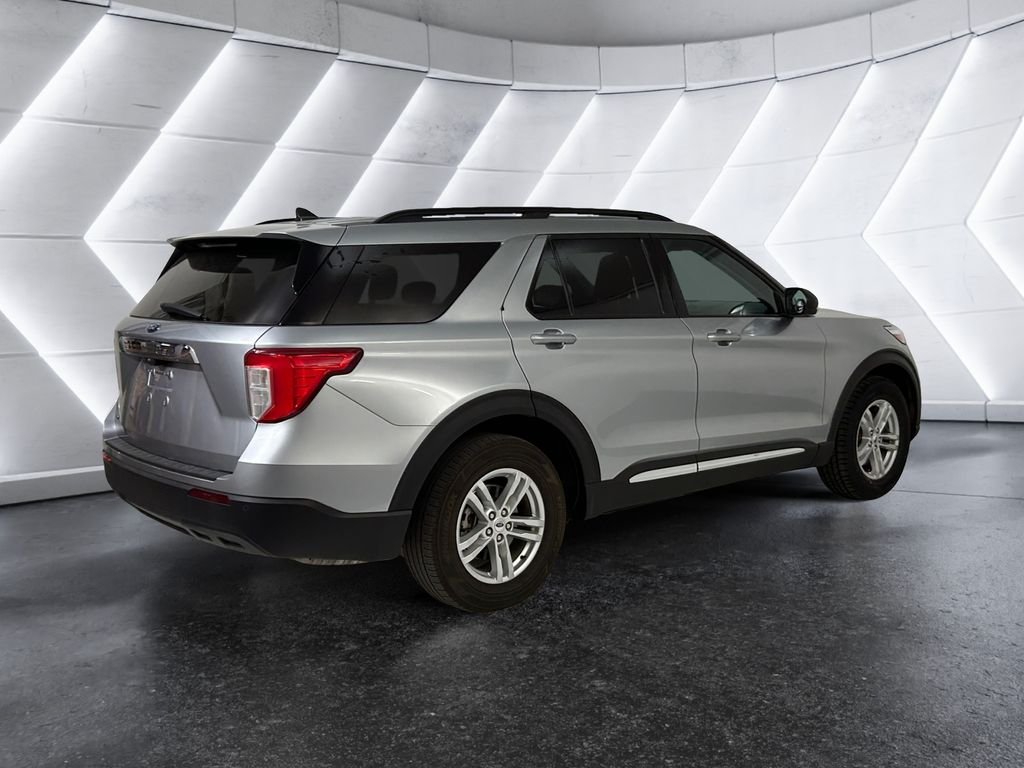 Used 2023 Silver Ford XLT image 4