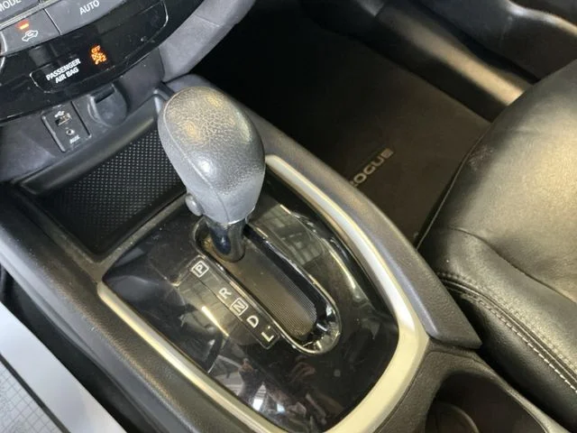 Used 2015 Blue Nissan SV image 18