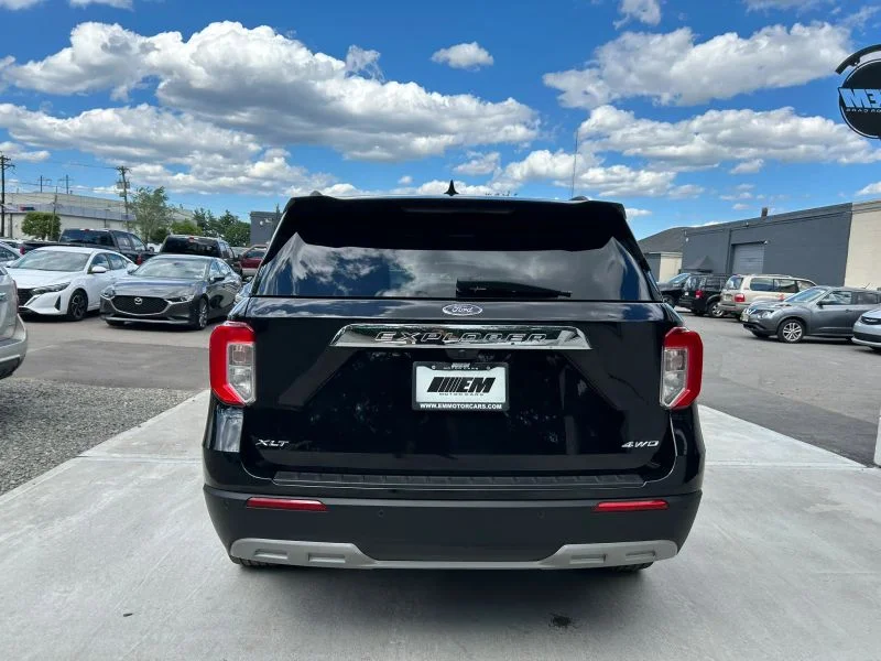 Used 2023 Black Metallic Ford XLT Sport Utility 4D image 10