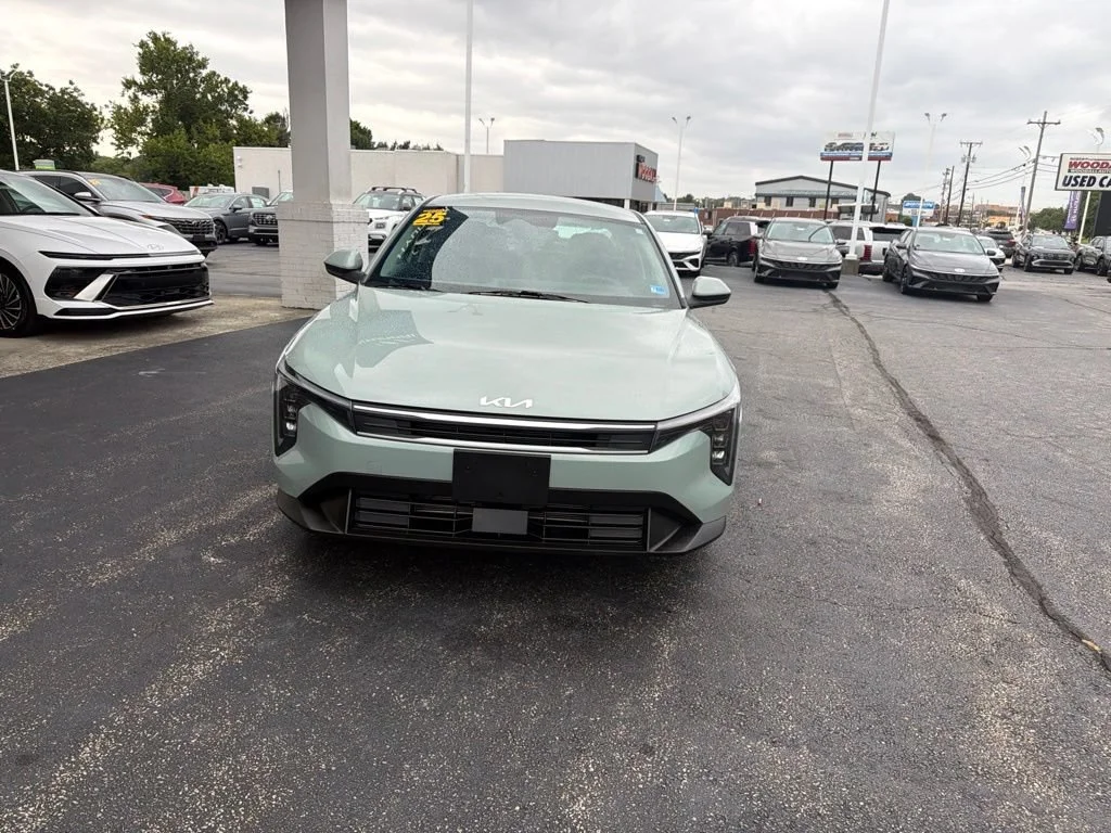 Used 2025 Green Kia LXS image 2