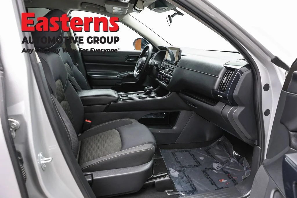 Used 2023 Silver Nissan S image 24