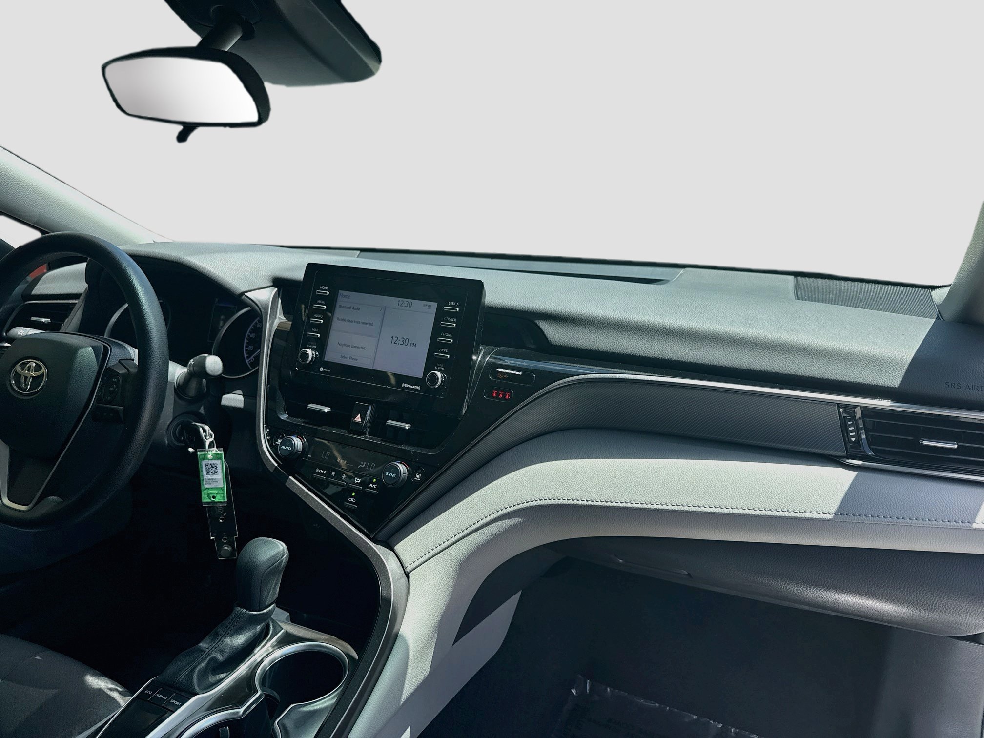 Used 2023 Ice Toyota LE image 29