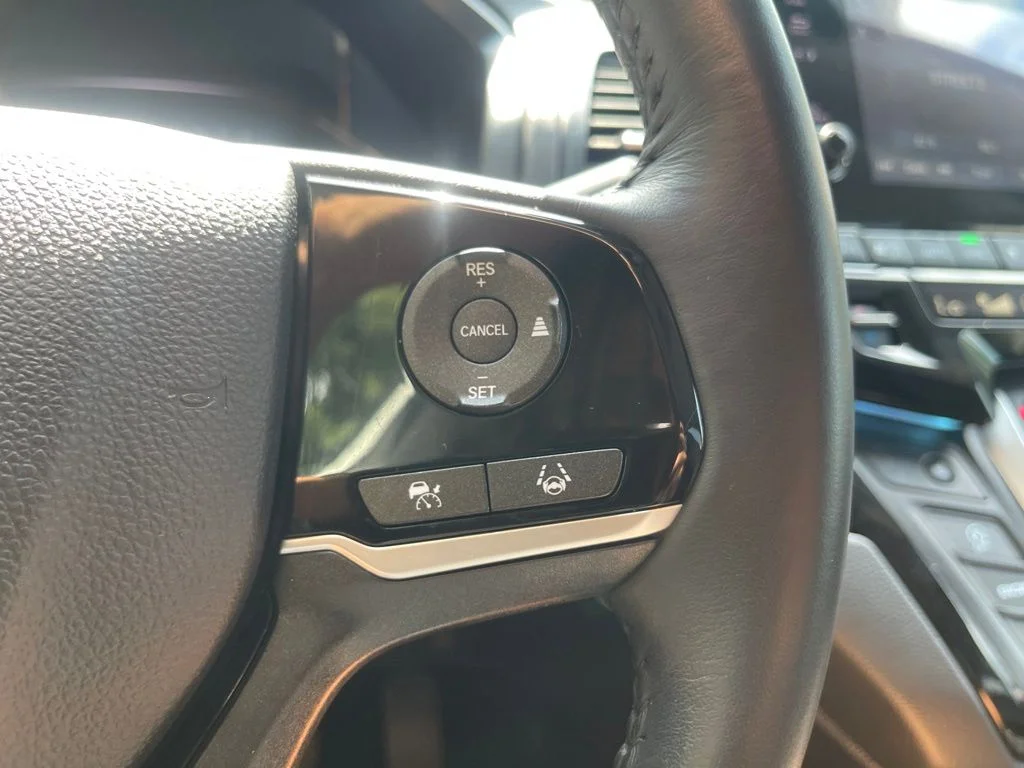 Used 2023 White Honda Touring image 19