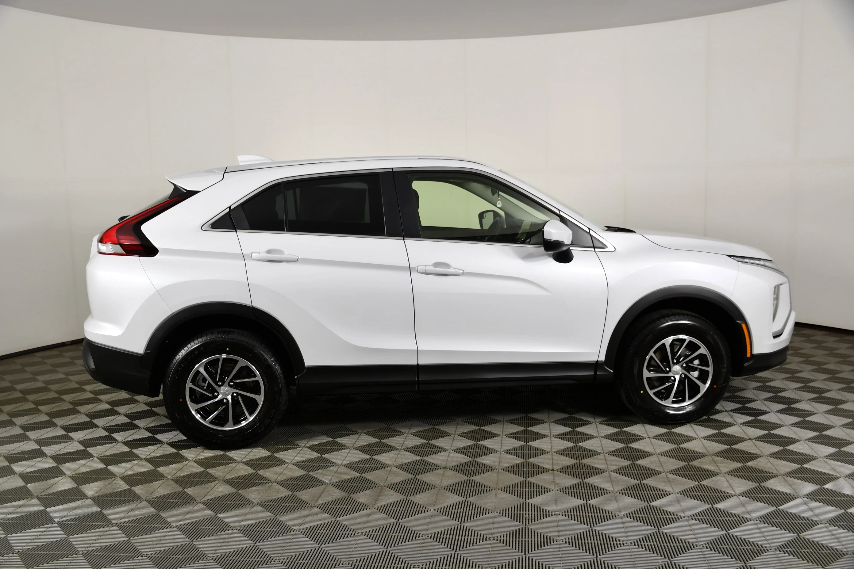 New 2026 White Diamond Mitsubishi ES image 5