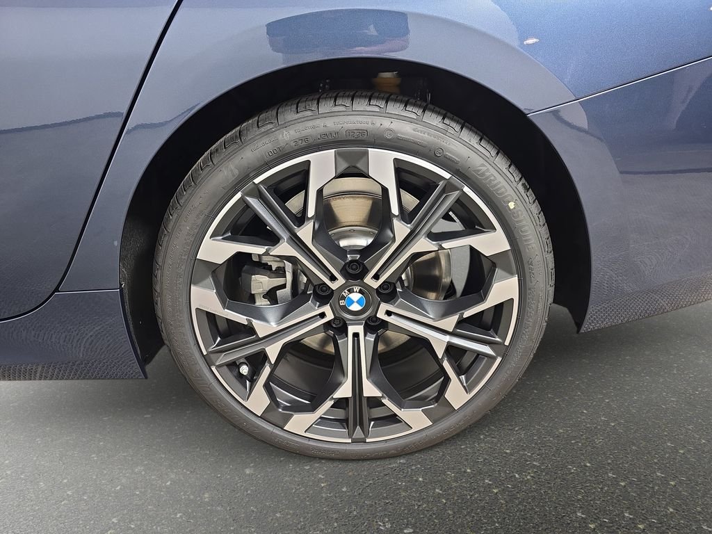 New 2026 Arctic Race Blue metallic BMW 330i xDrive image 34