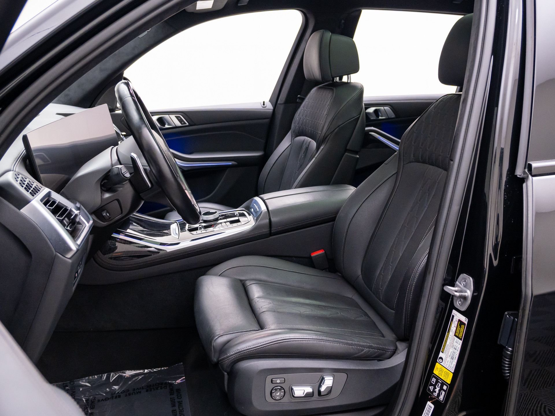 Used 2024 Black BMW M60i image 16