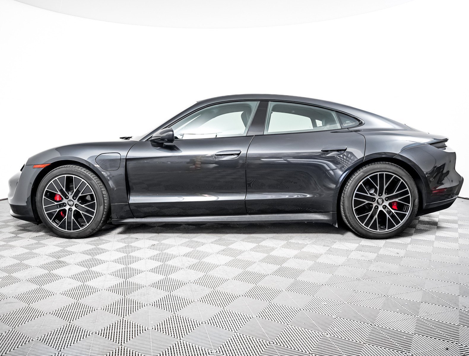 Used 2023 VOLCANO GREY Porsche 4S image 2