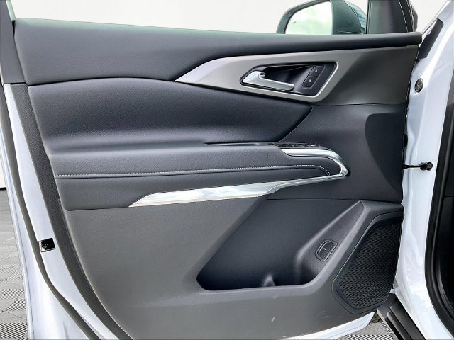 New 2027 Polar White Tricoat Chevrolet LT image 24
