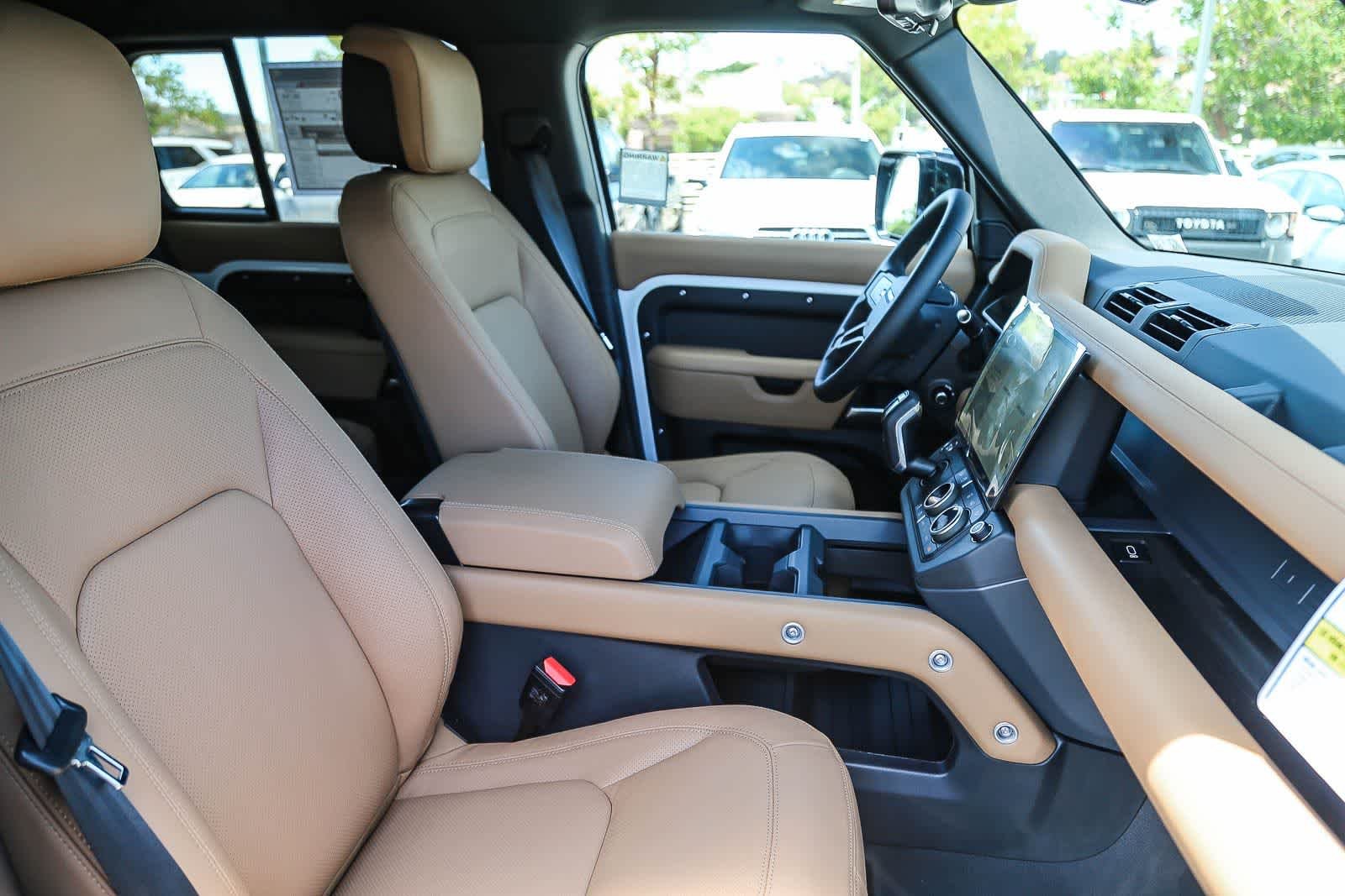 New 2026 Fuji White Land Rover X-Dynamic SE image 16