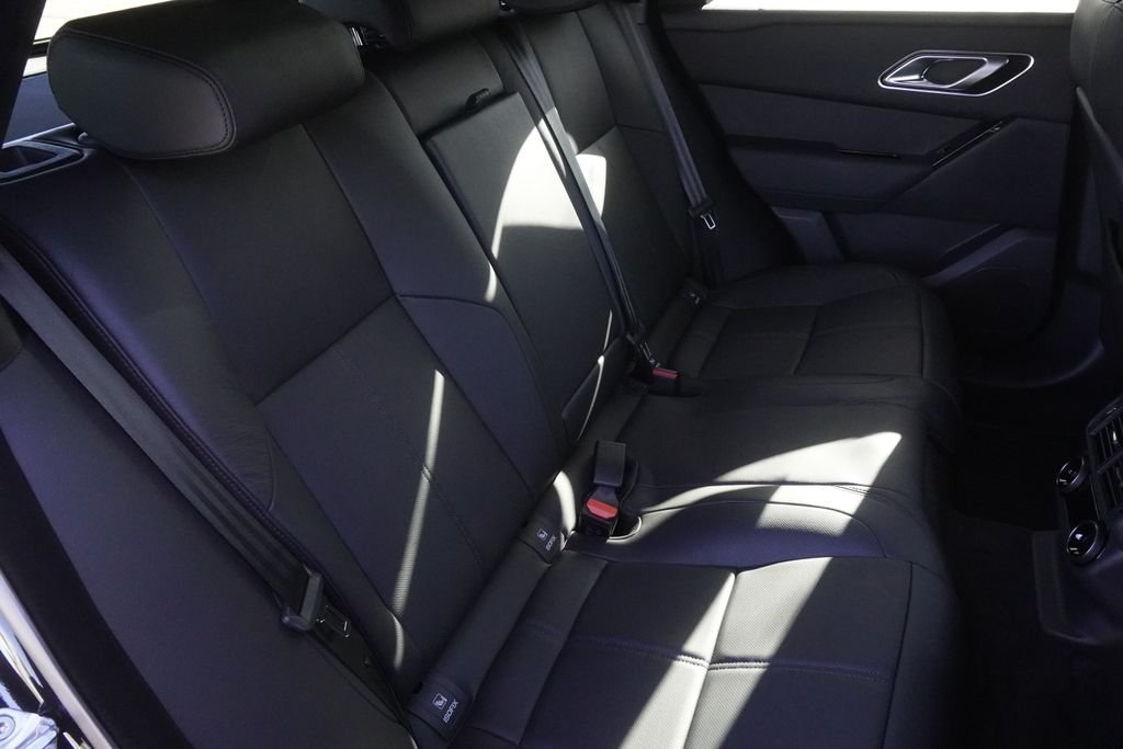 New 2026 Santorini Black Land Rover Dynamic SE image 27