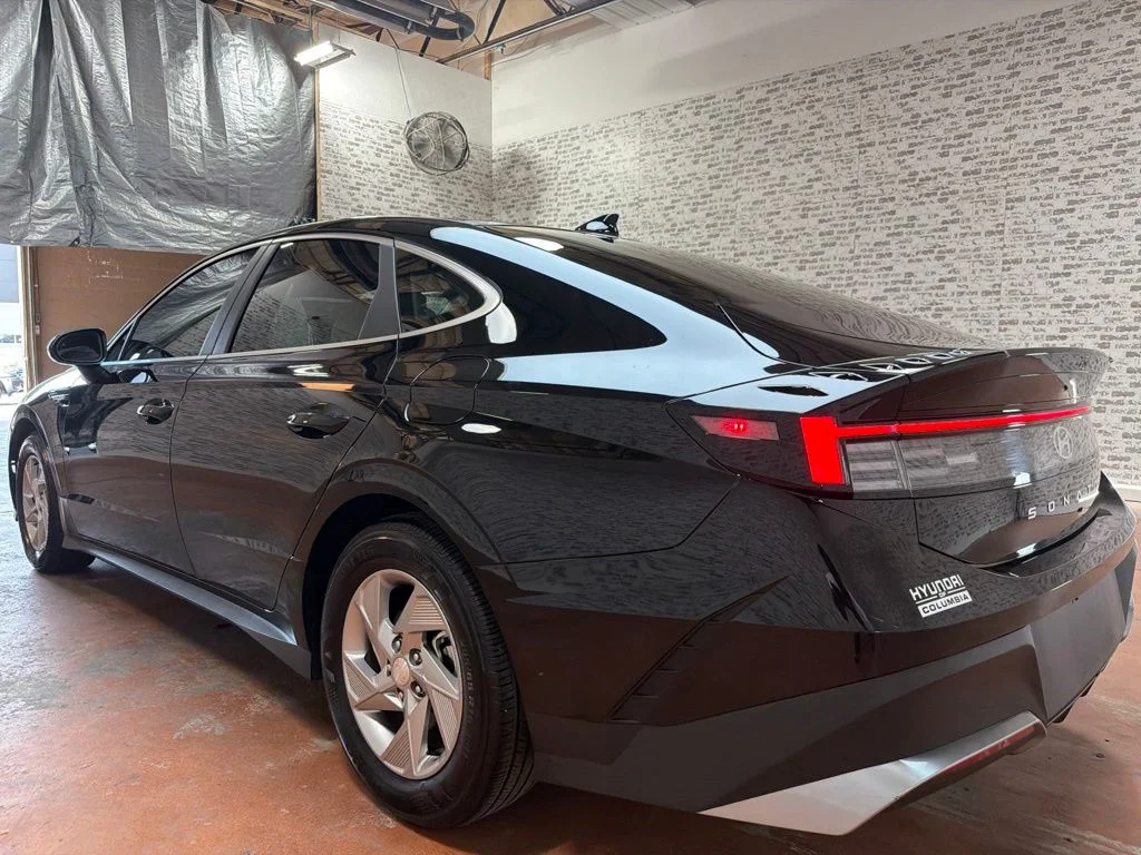 Used 2025 Abyss Black Hyundai SE image 5