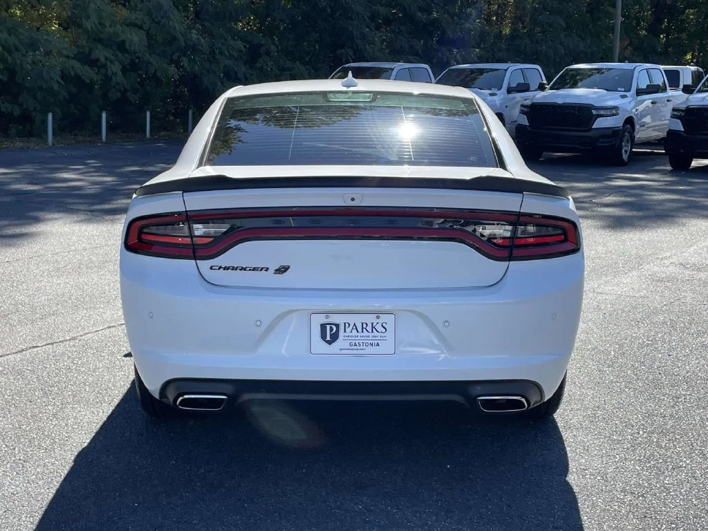 Used 2021 White Dodge SXT image 7