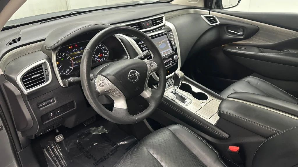 Used 2016 Gray Nissan SL image 18