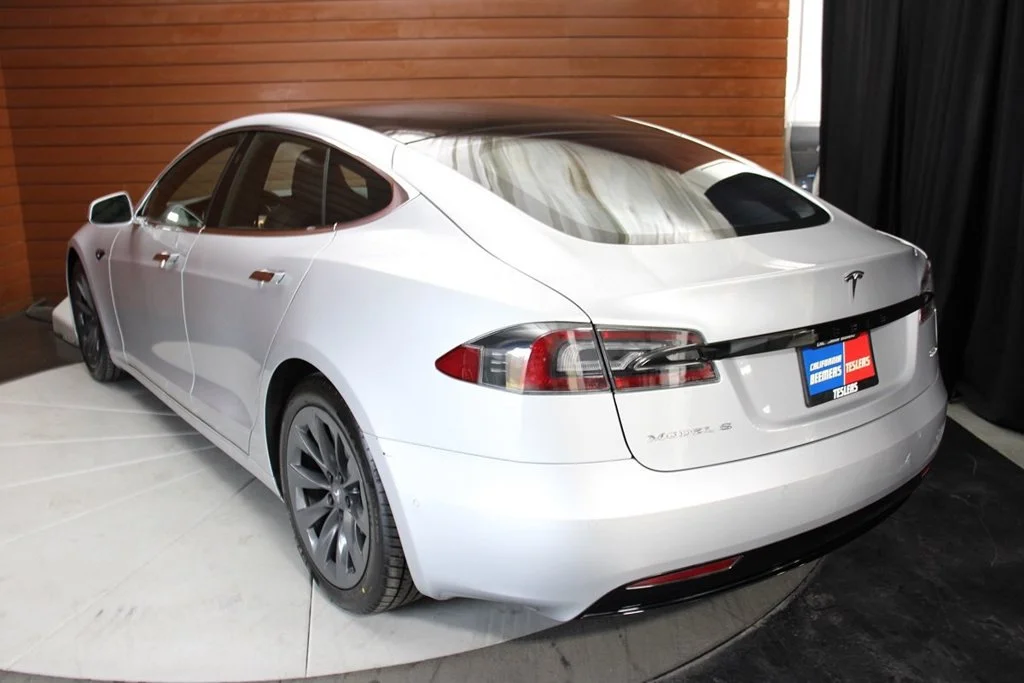Used 2018 Obsidian Black Metallic Tesla  image 10