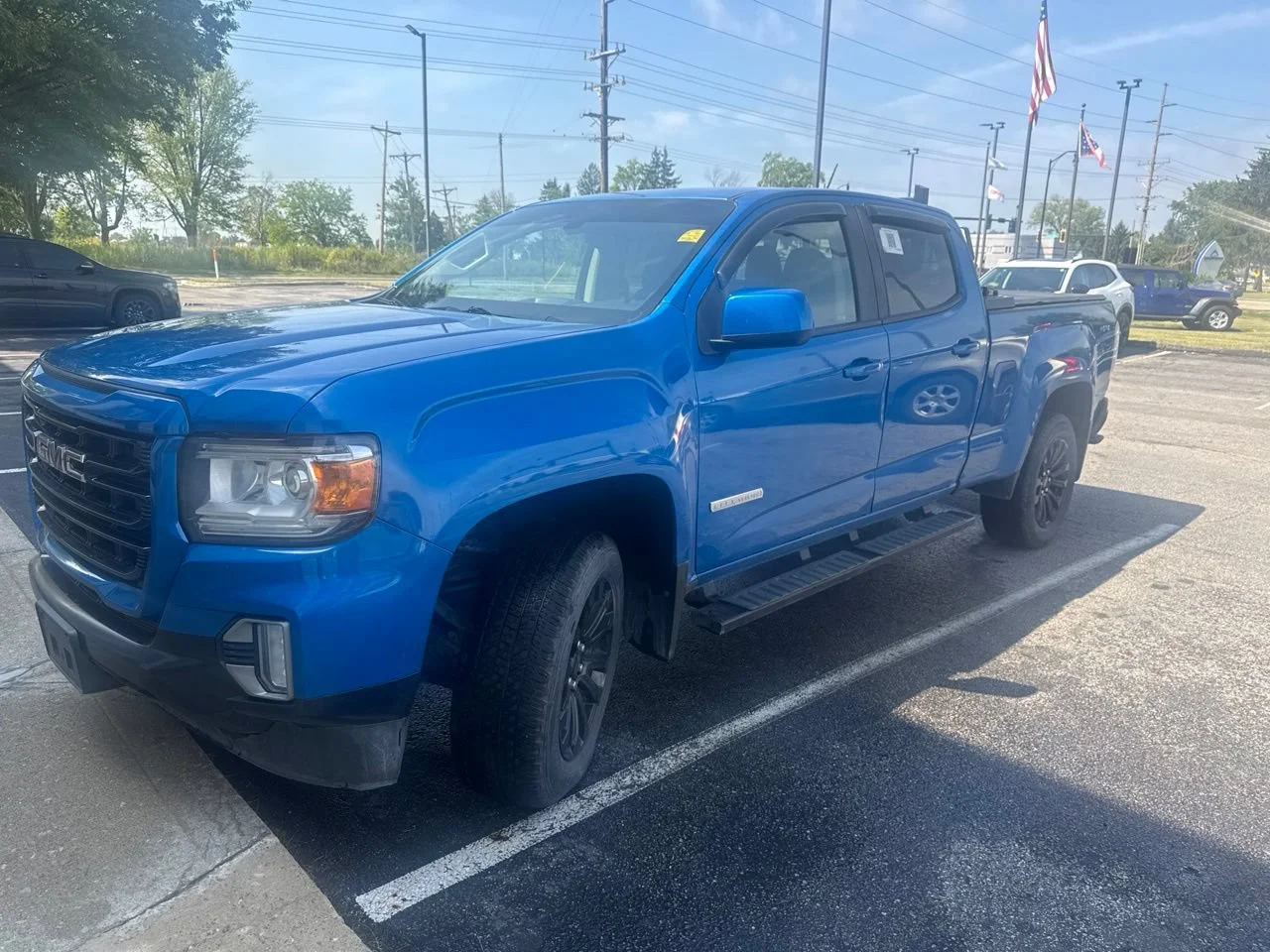 Used 2022 Blue GMC 4WD Elevation image 3