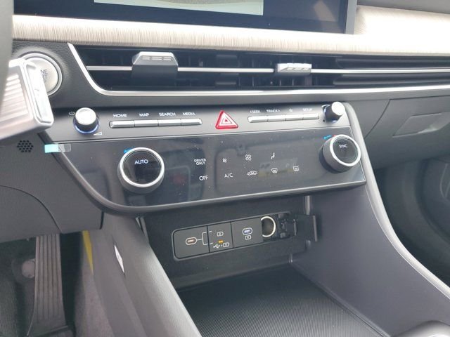 New 2026 White Hyundai Blue image 18