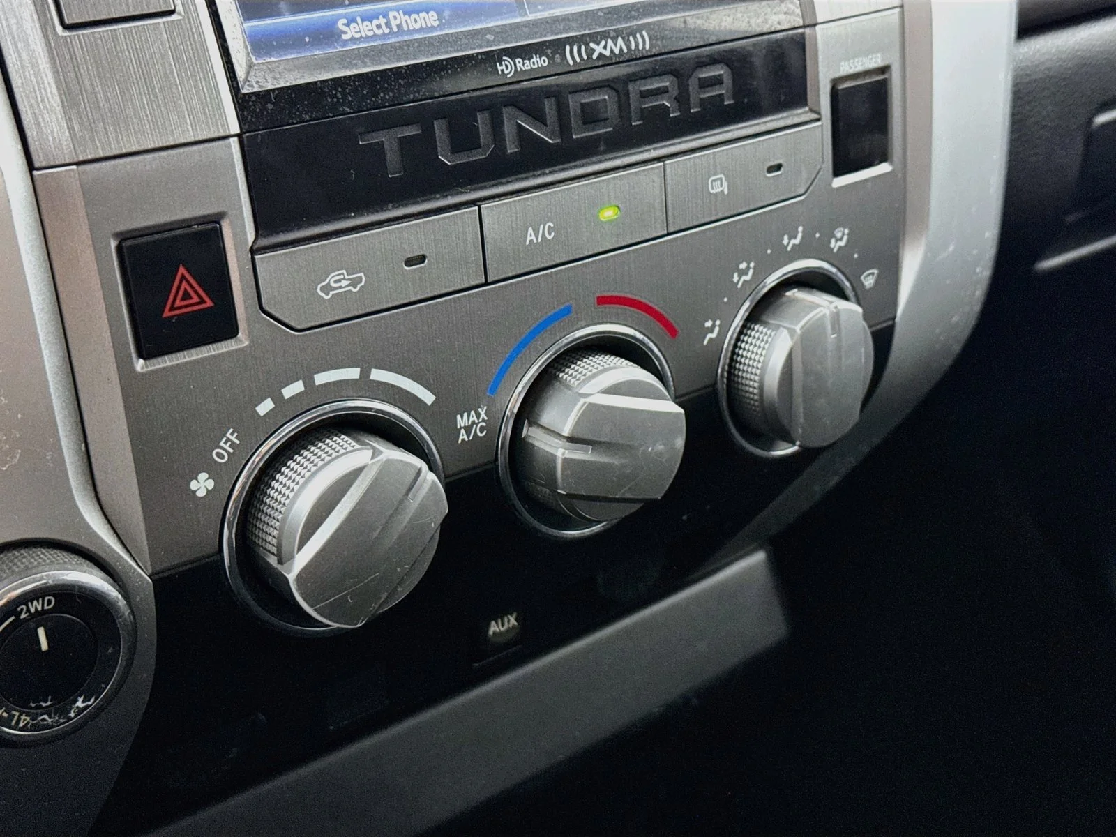 Used 2016 White Toyota SR5 image 15