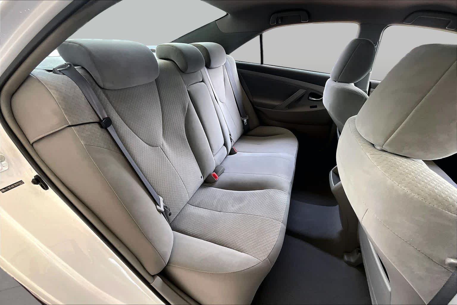 Used 2009 Super White Toyota  image 17