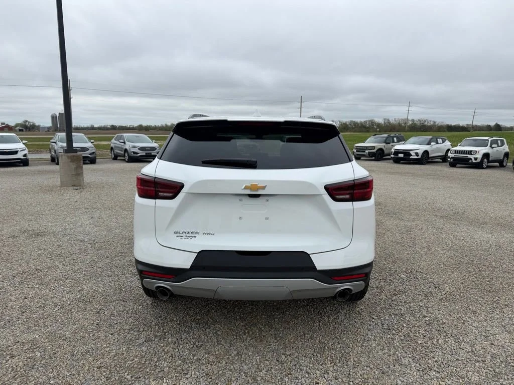 New 2026 Summit White Chevrolet 3LT image 4