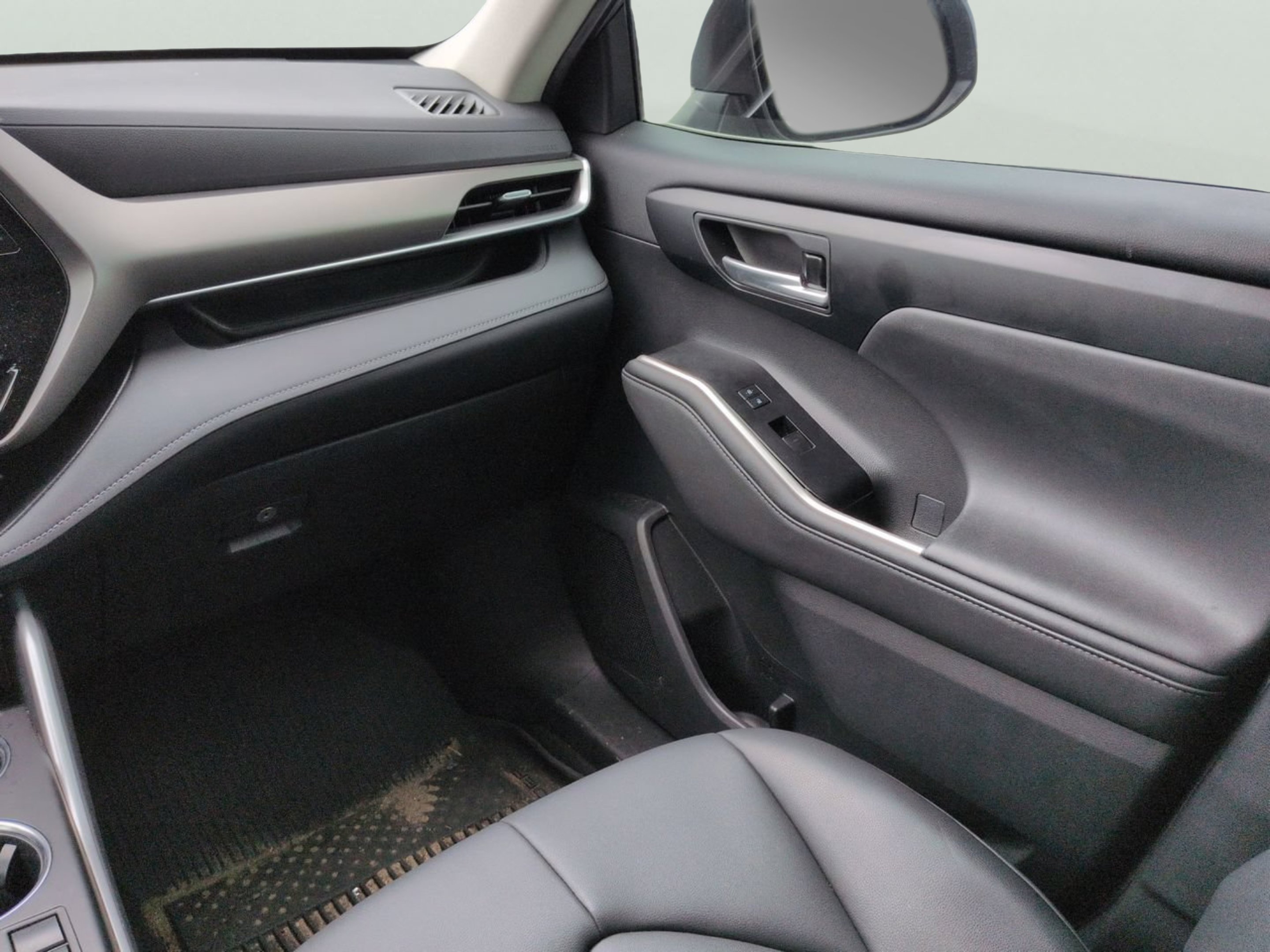 Used 2023 Moon Dust Toyota XLE image 20