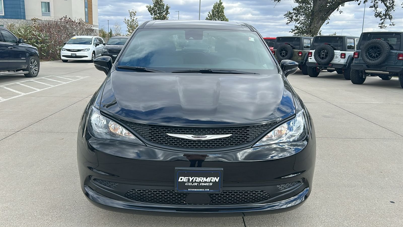 New 2026 Diamond Black Crystal Pearl-Coat Exterior Paint Chrysler LX image 8