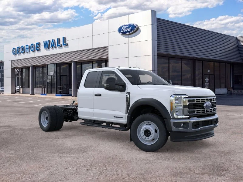 New 2026 Oxford White Ford F-550® XL image 37