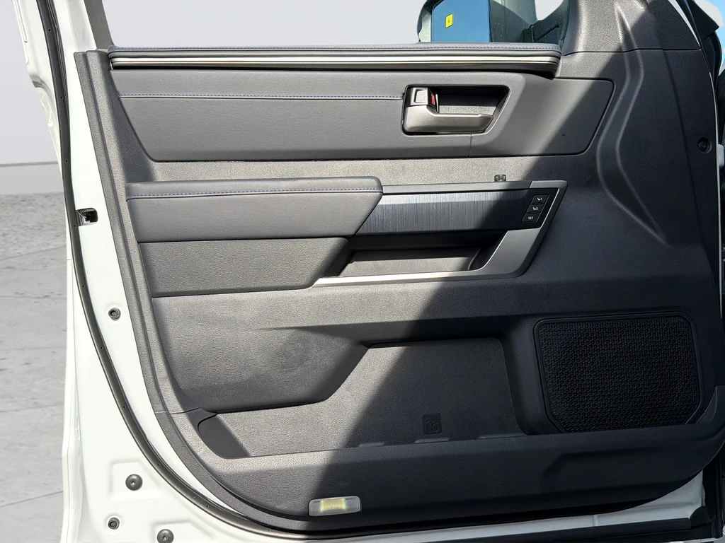 New 2026 Wind Chill Pearl <sup>1</sup> Toyota  Platinum image 11